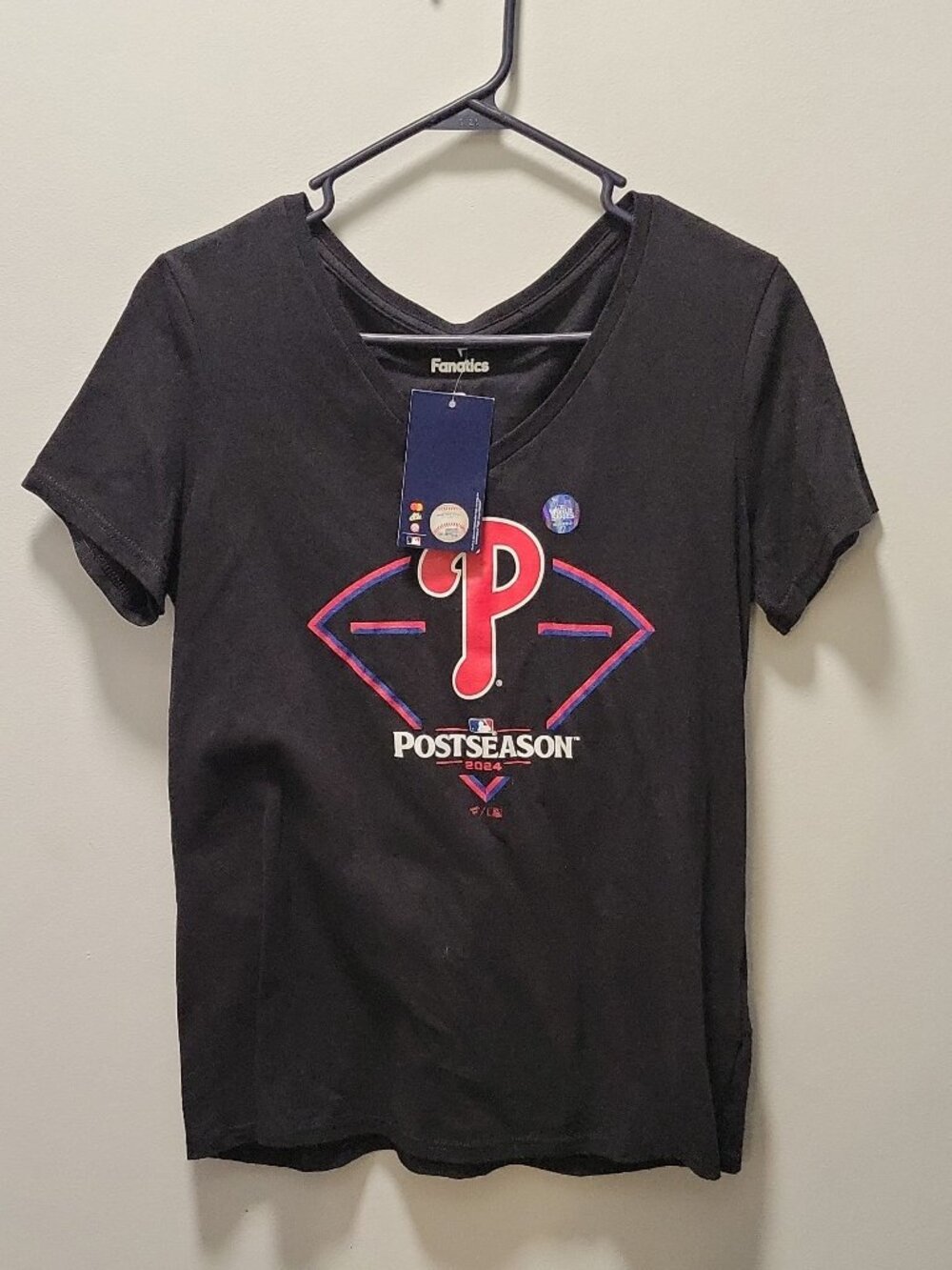 NWT Fanatics Post-Season 2024 Shirt - Size Medium - Phillies